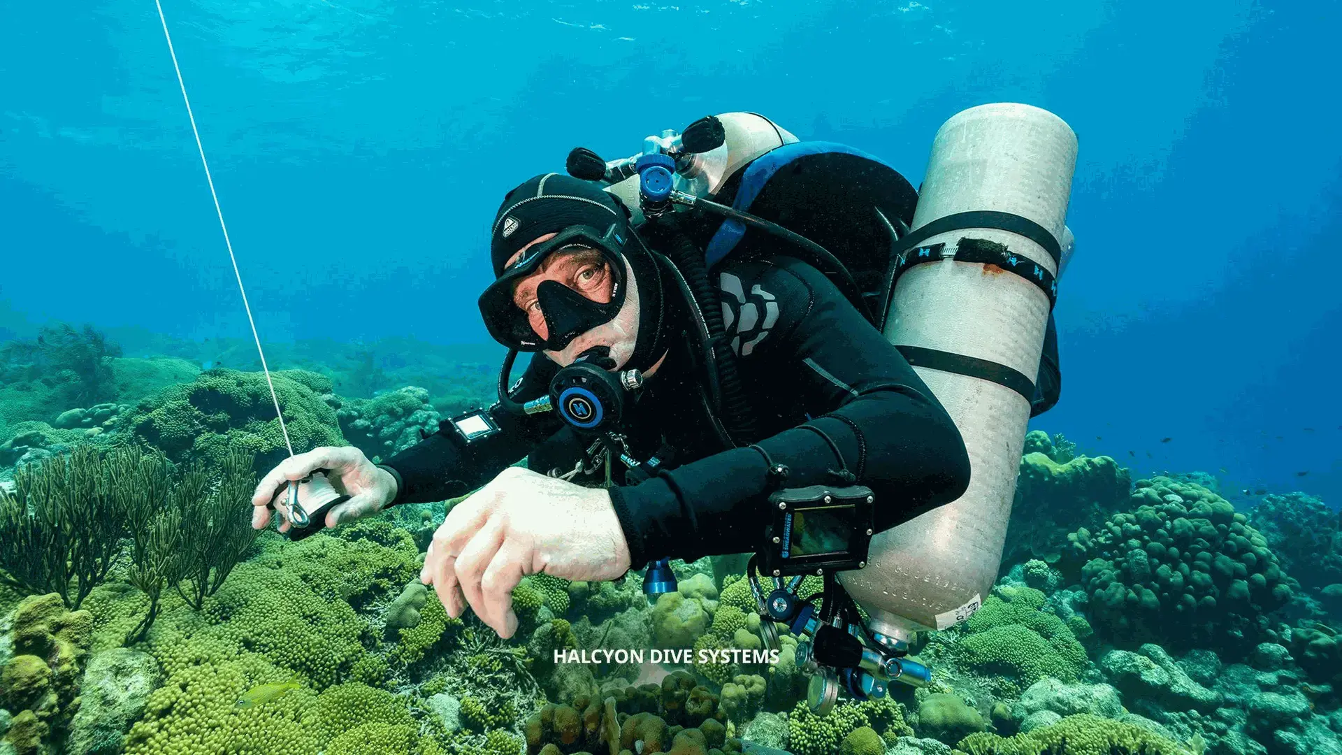 Tec-Taucher mit Doppelgerät und Stage bei Tieftauchgang – PADI Tauchkurse in Baunatal
